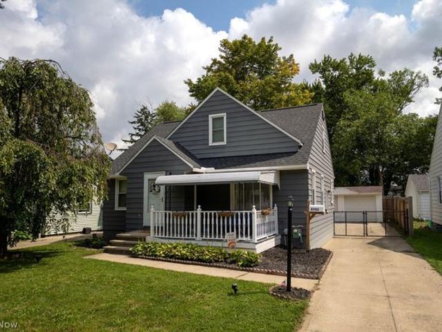 House for sale in North Olmsted, Cuyahoga County