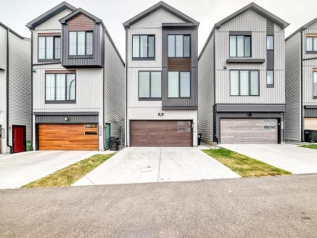 House for sale in Charlesworth, Edmonton