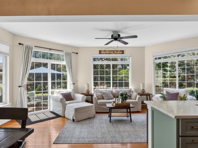House for sale in Lindenhurst, Illinois