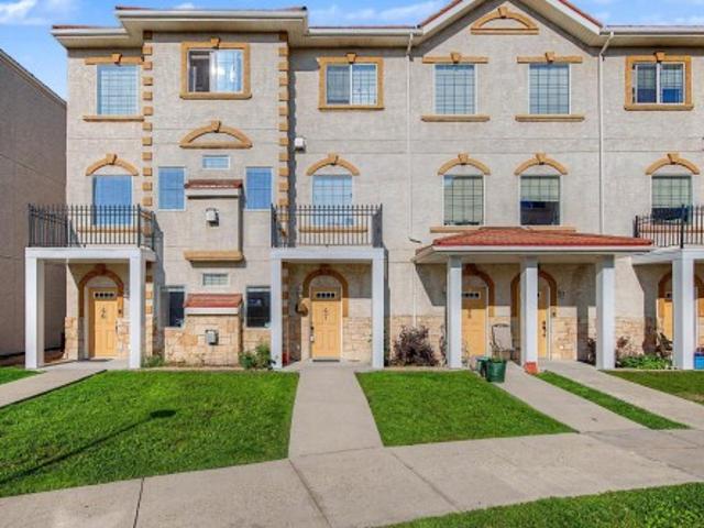 Townhouse for sale in Wedgewood, Alberta