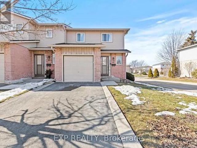 Townhouse for sale in Ancaster, Ontario