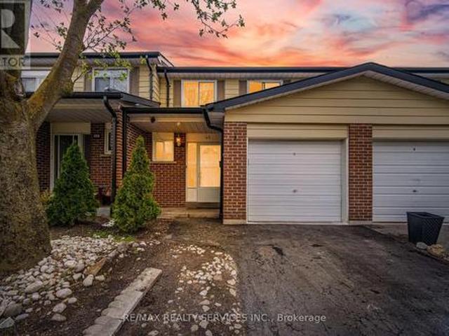 Townhouse for sale in Georgina, Ontario