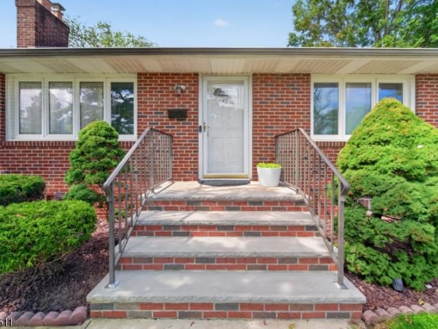 House for sale in Edison, New Jersey