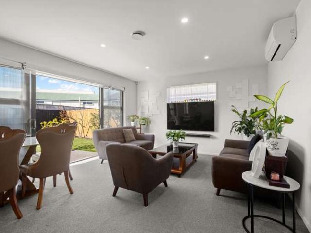 House for sale in Chaslands, Canterbury