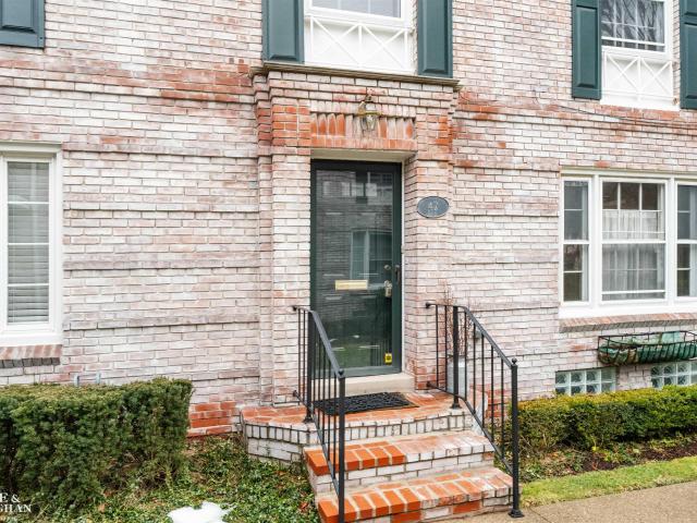 Condo for sale in Grosse Pointe, Michigan