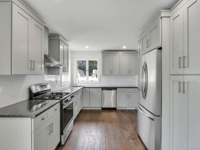 House for sale in Holtsville