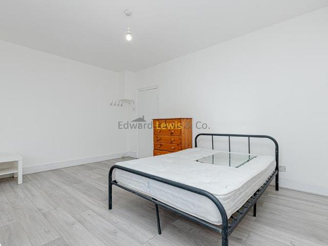 Apartment for rent in Brownswood Park, Greater London