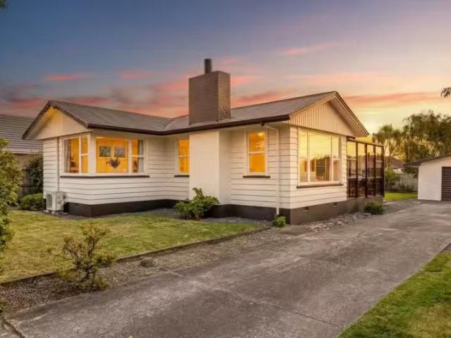 House for sale in Chaslands, Canterbury