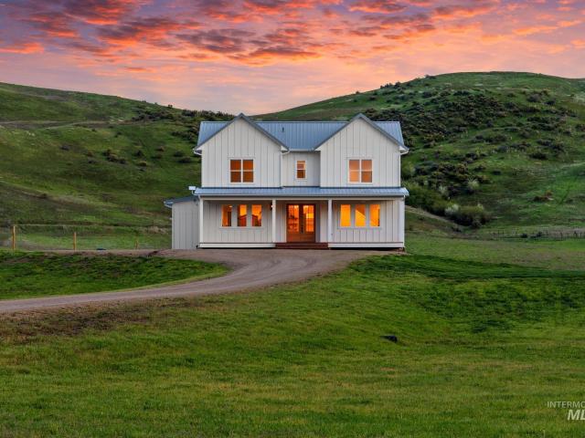 House for sale in Horseshoe Bend, Idaho