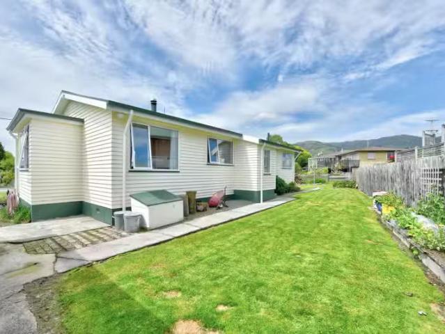 House for sale in Otakou