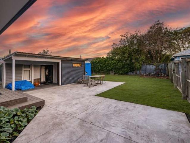 House for sale in Chaslands, Canterbury