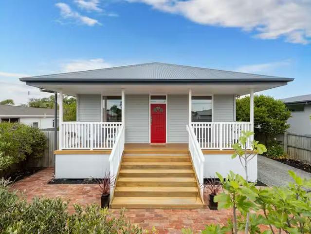 House for sale in Chaslands, Canterbury