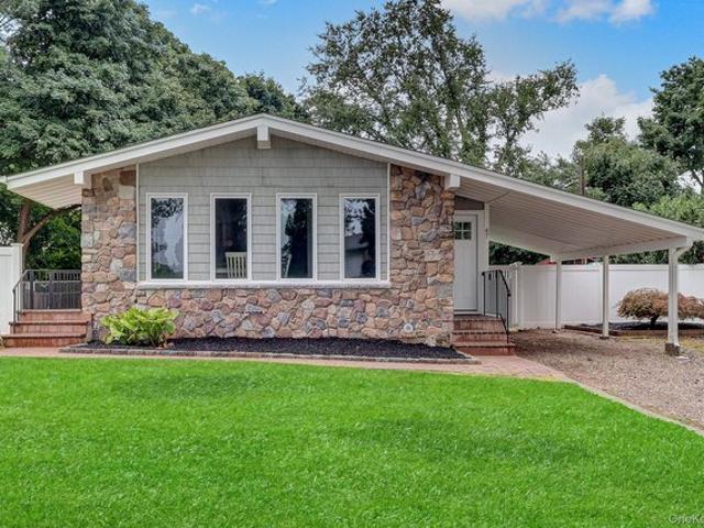 House for sale in Huntington, New York