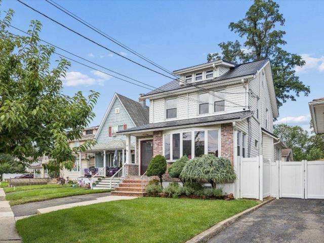House for sale in Lyndhurst, Bergen County