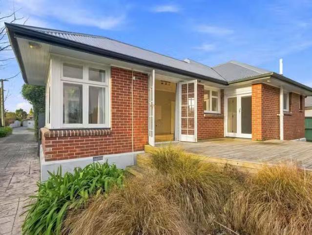 House for sale in Chaslands, Canterbury