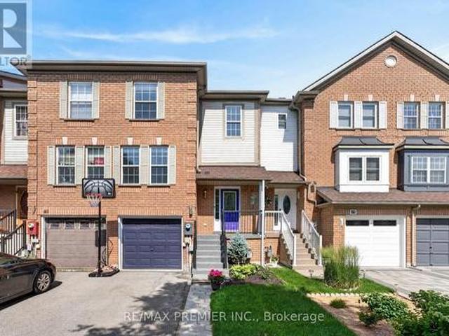 House for sale in Aurora Grove, Aurora