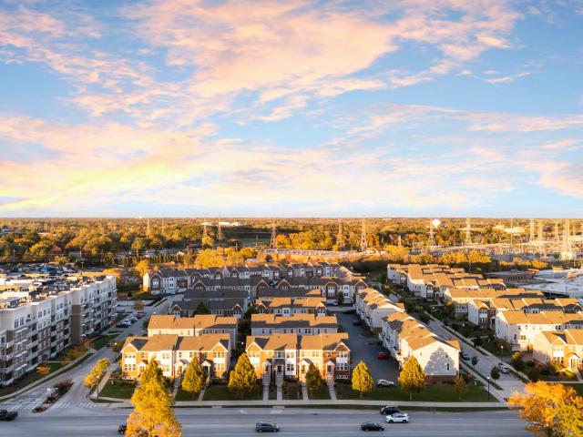 Townhouse for sale in Buckingham Place, Des Plaines
