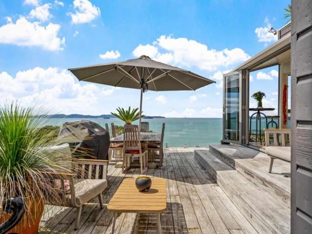 House for sale in Sandspit