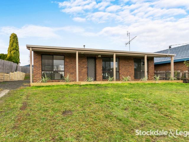 House for rent in Churchill, Victoria