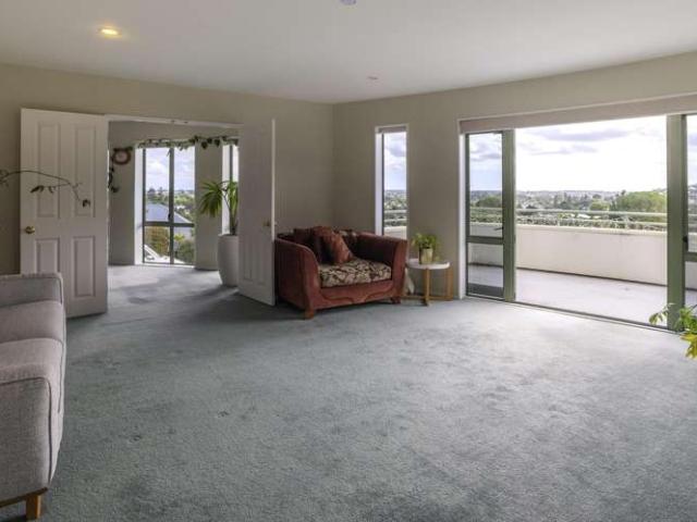 House for sale in Chaslands, Canterbury