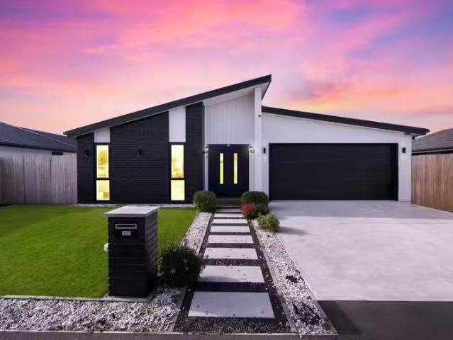 House for sale in Chaslands, Canterbury