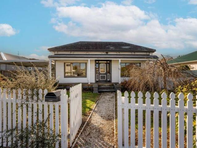 House for sale in Chaslands, Canterbury