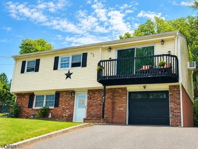 House for sale in Hamburg, New Jersey