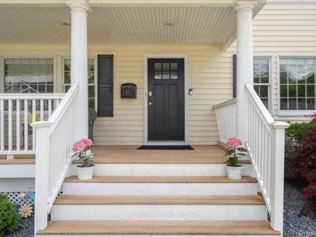 House for sale in Locust Grove, Syosset