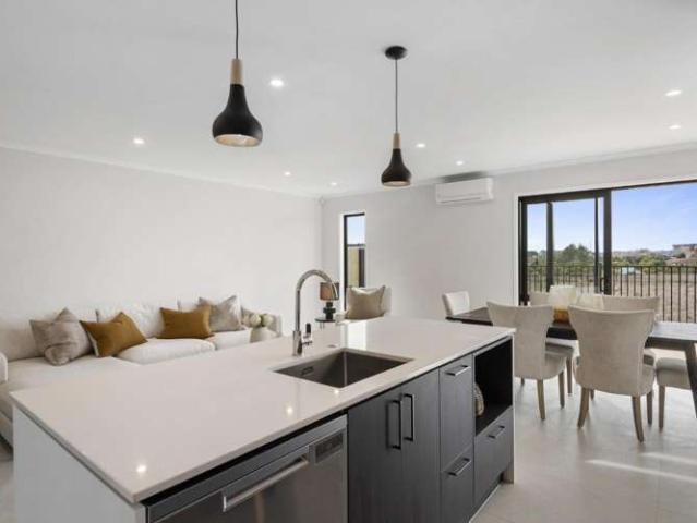 Townhouse for sale in Paremoremo, Oroua County