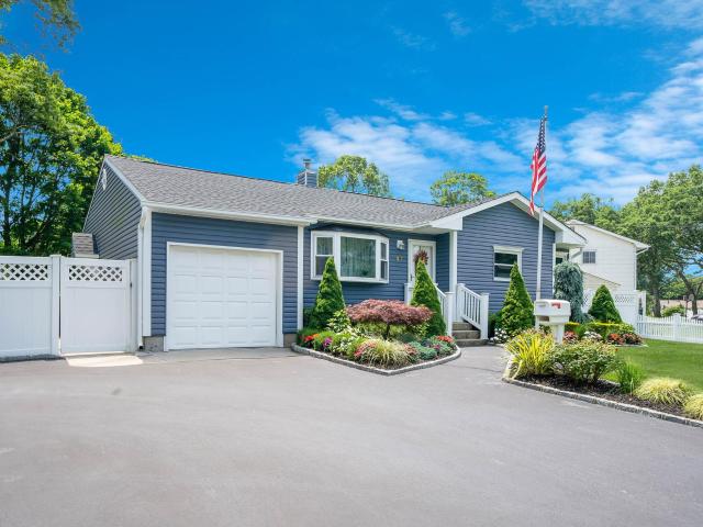 House for sale in Bayport House for sale in Bayport