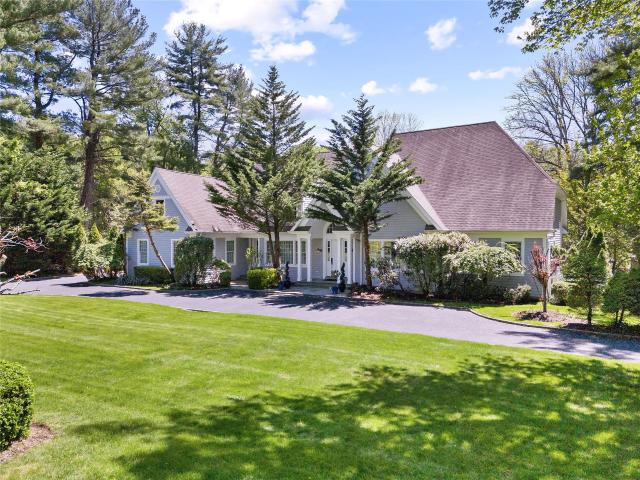 House for sale in Old Westbury