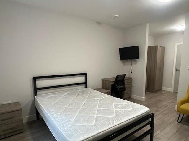 House for rent in Follaton, Strode