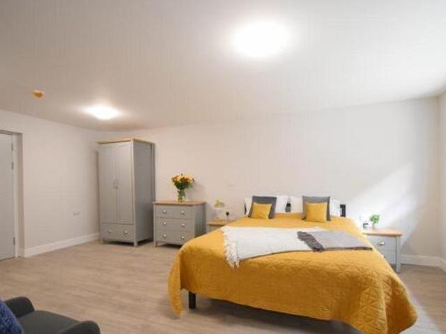House for rent in Follaton, Strode