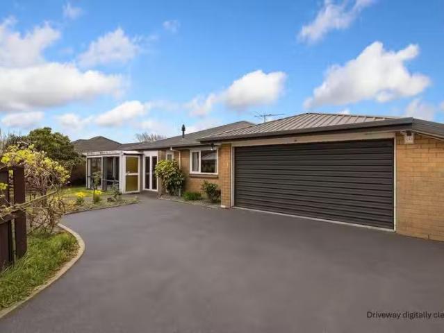 House for sale in Chaslands, Canterbury