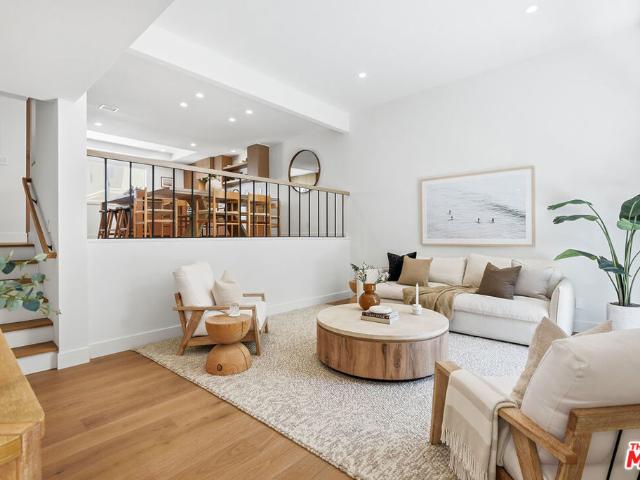 Townhouse for sale in Canoga Park, California