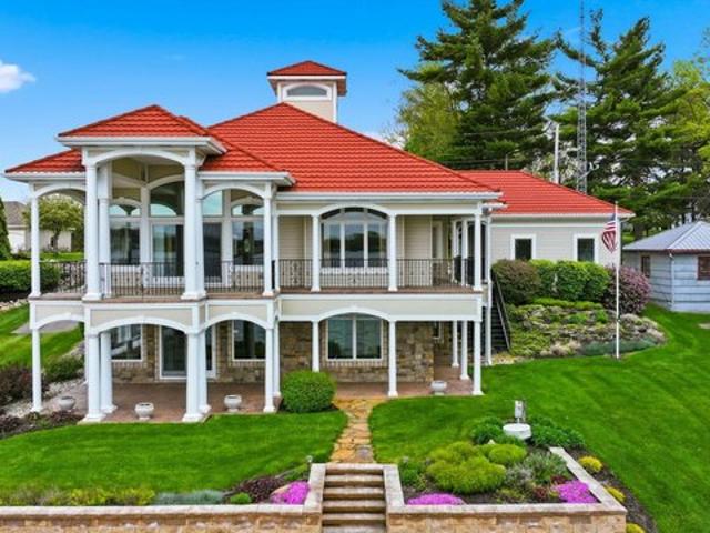 House for sale in Wolcottville, Indiana