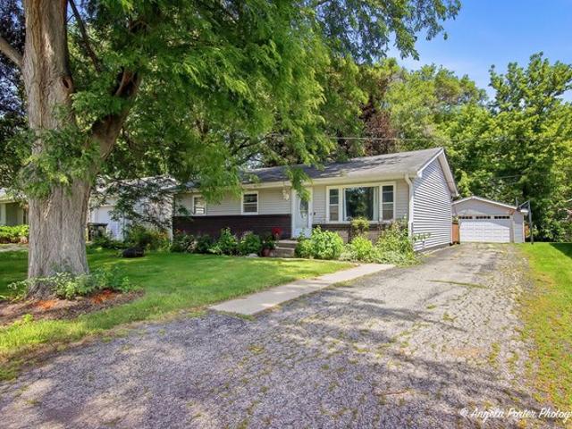 House for sale in Mchenry, Illinois