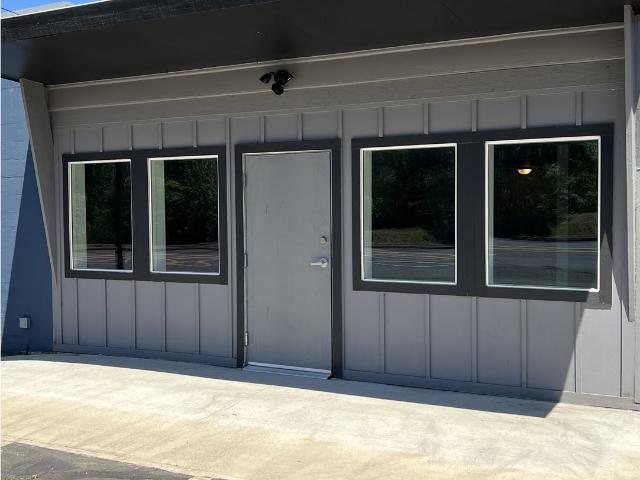 House for sale in Oakridge
