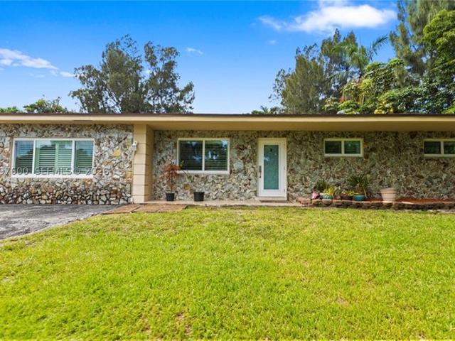 House for sale in Playland Village, Davie