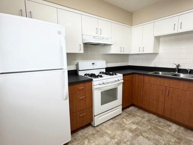 Apartment for rent in Dundee Place, Omaha