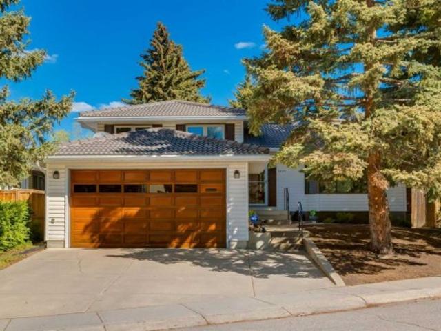 House for sale in Varsity, Calgary