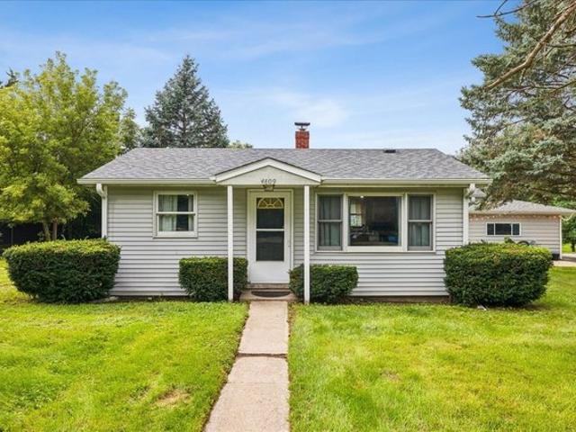 House for sale in Mchenry, Illinois