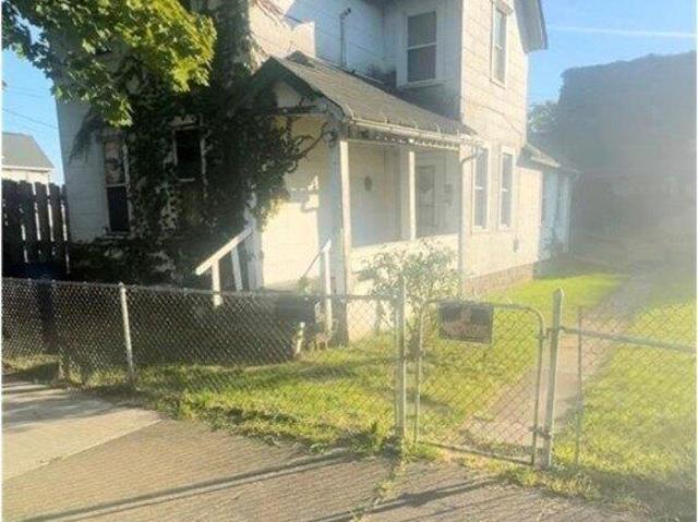 Duplex for sale in Cleveland