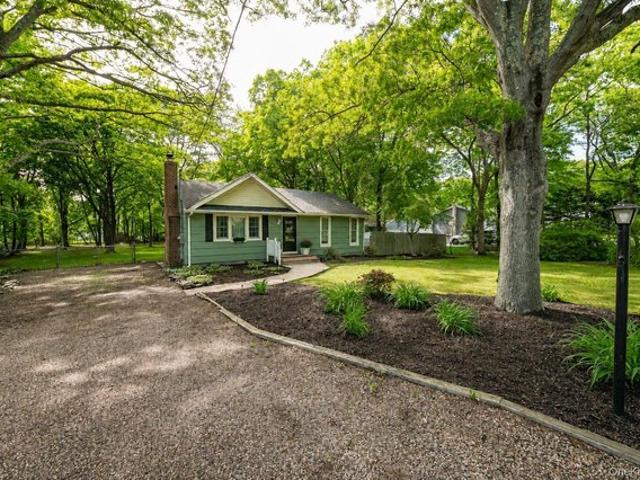 House for sale in Miller Place, New York