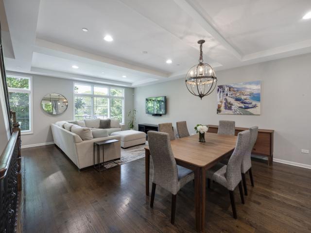 Townhouse for sale in Glen Ellyn, Illinois