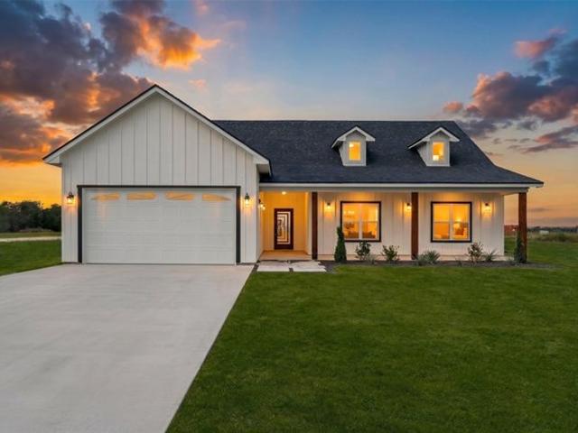 House for sale in Milam, Texas