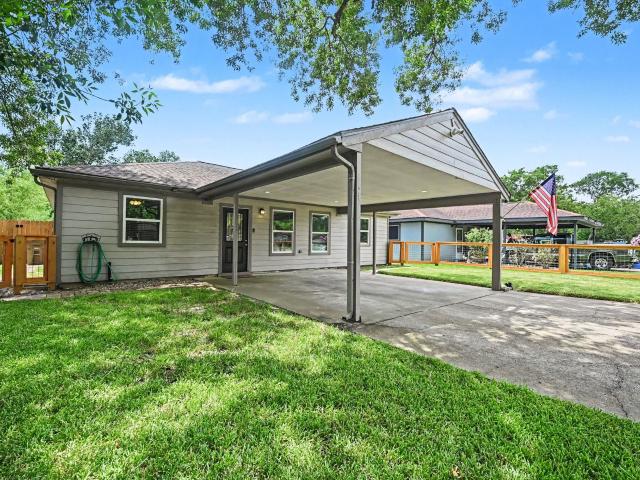 House for sale in Dickinson, Galveston County