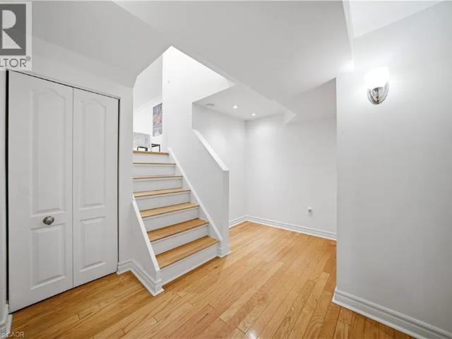 Apartment for rent in Ennisclare Park, Oakville