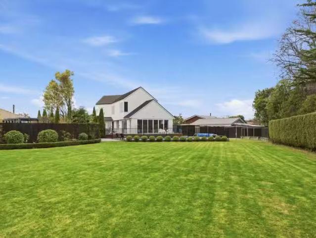 House for sale in Chaslands, Canterbury