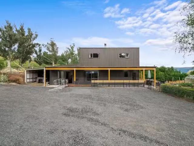 House for sale in Otakou